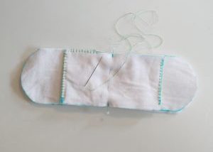 パッドタイプの布ナプキンの土台とあて布を合わせて縫い始めたところ