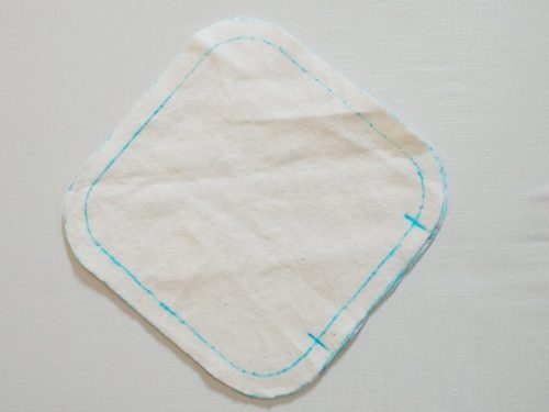 縫い線と返し口を記入した布ライナーを作るための布