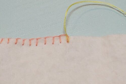 糸を引っ張ってブランケットステッチの糸替えができた。