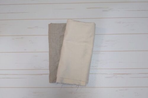 プレーンタイプの布ナプキンを作るために裁断する前のネル生地とリネン生地
