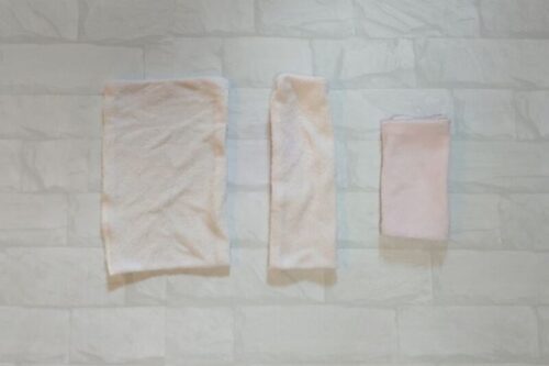 シーツから作った小さめのハンカチタイプの布ナプキン
